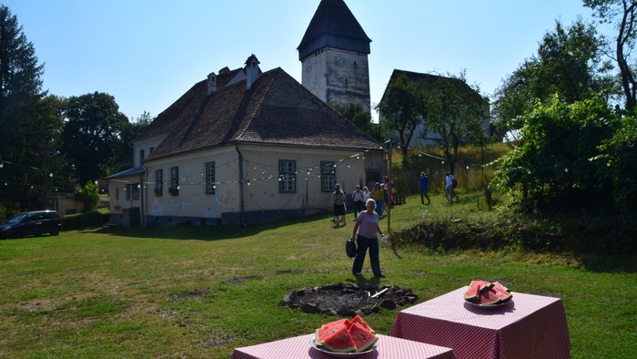 Blick auf die Jugend-Kirchenburg Holzmengen in Rumänien