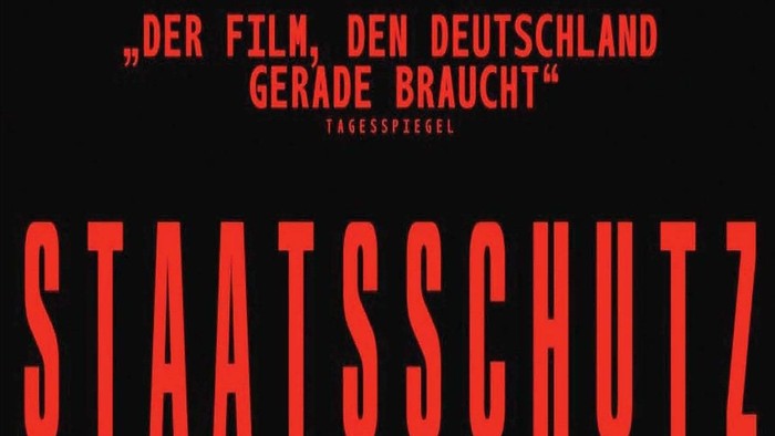 Werbeplakat für den Film *„Staatsschutz“* mit einem deutschen Medienzitat, das dessen Relevanz für Deutschland lobt.