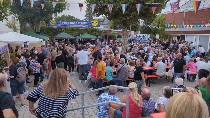 Blick auf den Hof beim Septemberfest