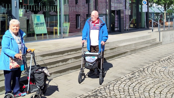 Erika und Günter Niggemeier waren sehr lange ehrenamtlich insbesondere in der ambulanten Hospizhilfe und in unserer Kirchengemeinde aktiv. Günter Niggemeier, 90 Jahre war lange Baukirchmeister an der Martinskirche und freut sich, dass es nach Bauarbeiten