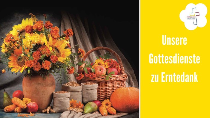 Herbstliche Arrangement-Gestaltung zur Feier von Erntedankgottesdiensten mit herbstlichen Früchten, Blumen und Getreide.