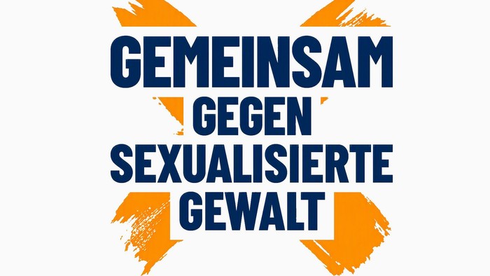 Ein Logo. Ein gelbes Kreuz, in dem in dicken blauen Buchstaben steht: Gemeinsam gegen sexualisierte Gewalt.