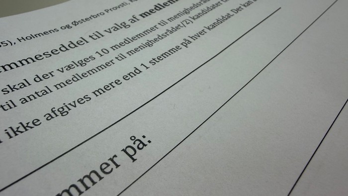 Nærbillede af et printet dokument med norsk tekst om afstemning og medlemsstemmesedler.