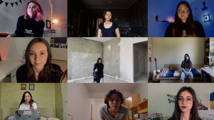 Eine Collage von neun Personen in verschiedenen privaten Räumen während Videocalls, jede in unterschiedlichen Umgebungen.