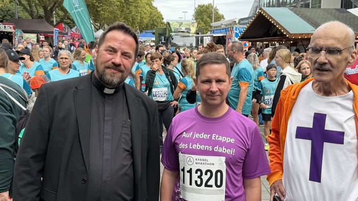 Die Leiter des ökumenischen Gottesdienstes beim Kassel Marathon