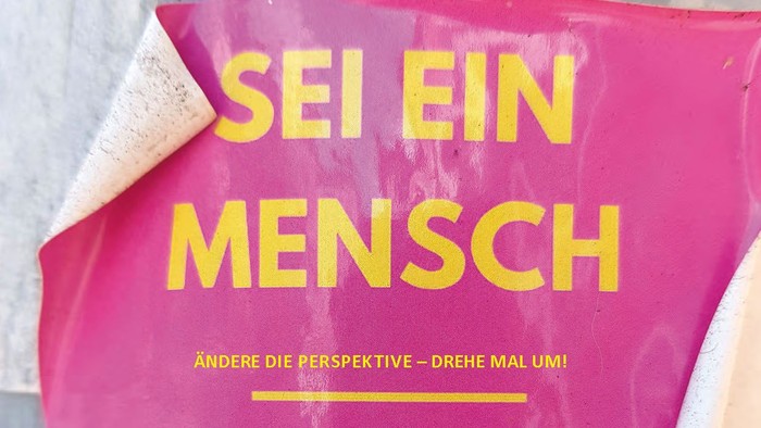 „Magazincover, das Gemeinschaft und einen Perspektivwechsel aus menschlicher Sicht der katholischen Pfarrgemeinde Sankt Klara und Franziskus am Main fördert.“