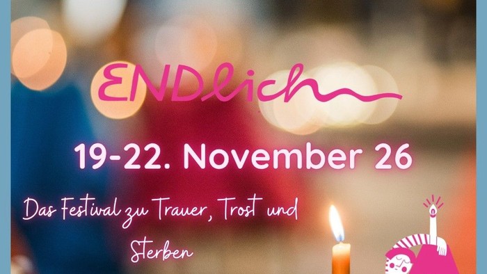 Plakat des Festivals mit dem Schriftzug in pinker Farbe, im Vordergrund eine Hand, die eine Kerze hält.