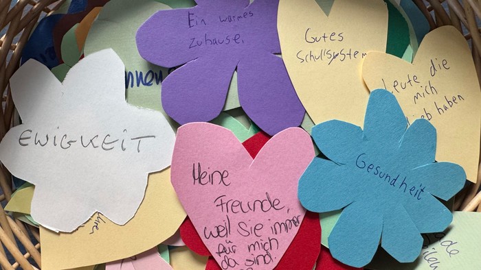 Zettel mit Worten: Ewigkeit, Gesundheit, Freunde