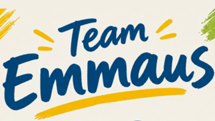Gruppe von Menschen, die das Team Emmaus bilden