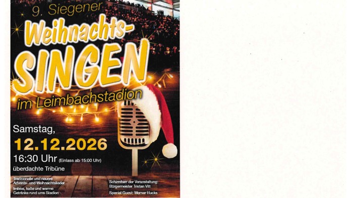 Im Vordergrund das Wort Weihnachtssingen, und ein Mikrofon mit Nikolausmütze auf einer Bühne; Lichterglanz im Hintergrund