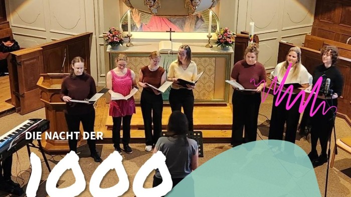 Werbeplakat für eine Kirchenveranstaltung mit 1.000 Stimmen, die vom 5. bis 9. Mai 2022 gemeinsam in einer Düsseldorfer Kirche singen.