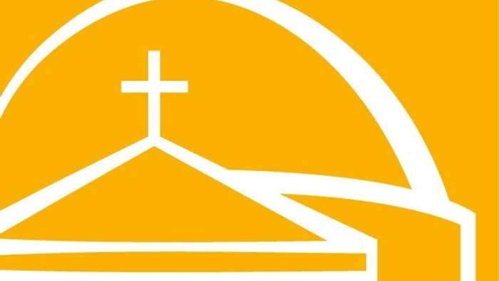 Das Logo zeigt eine Kirche mit Kreuz und dem Text 