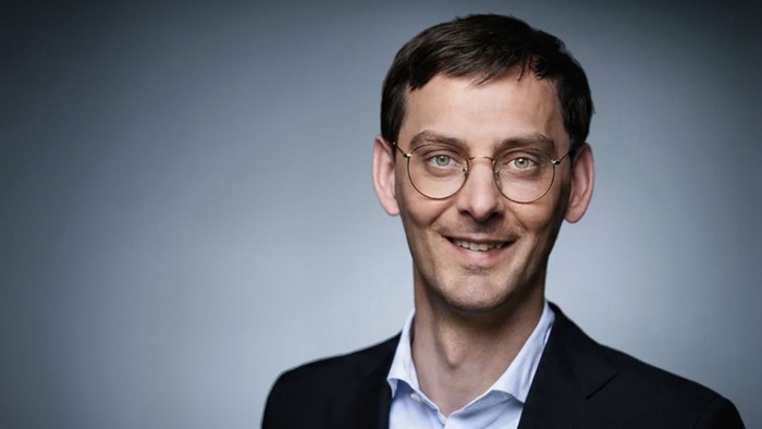Offizielles Portraitfoto von Bezirksbürgermeister Martin Hikel