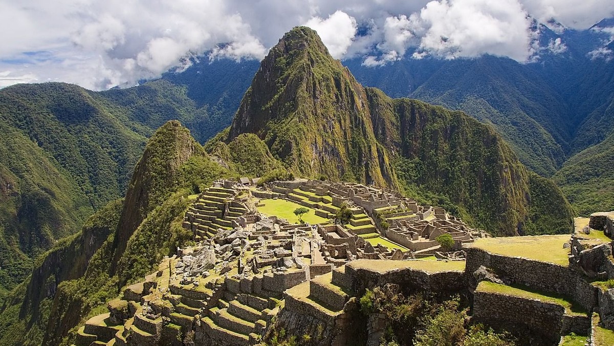 Peru: Evangelische Taufen und Konfirmationen als Großveranstaltung (Lena und Ina, 9b)