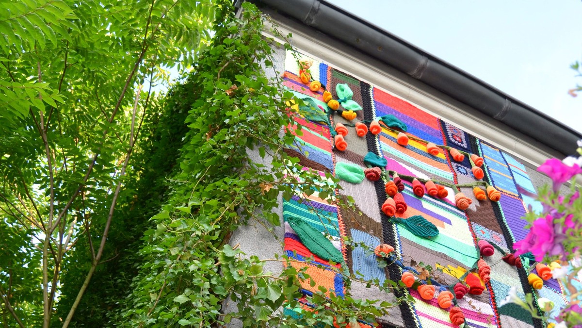 Yarn bombing auf dem Pfingstfest der Kirchen