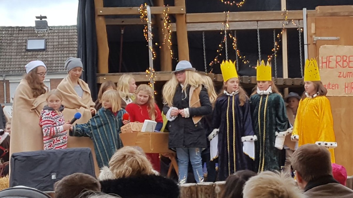Über 500 Zuschauer bei Open-Air-Krippenspiel auf der Blanke