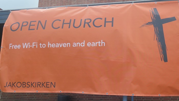 En orange banner med teksten