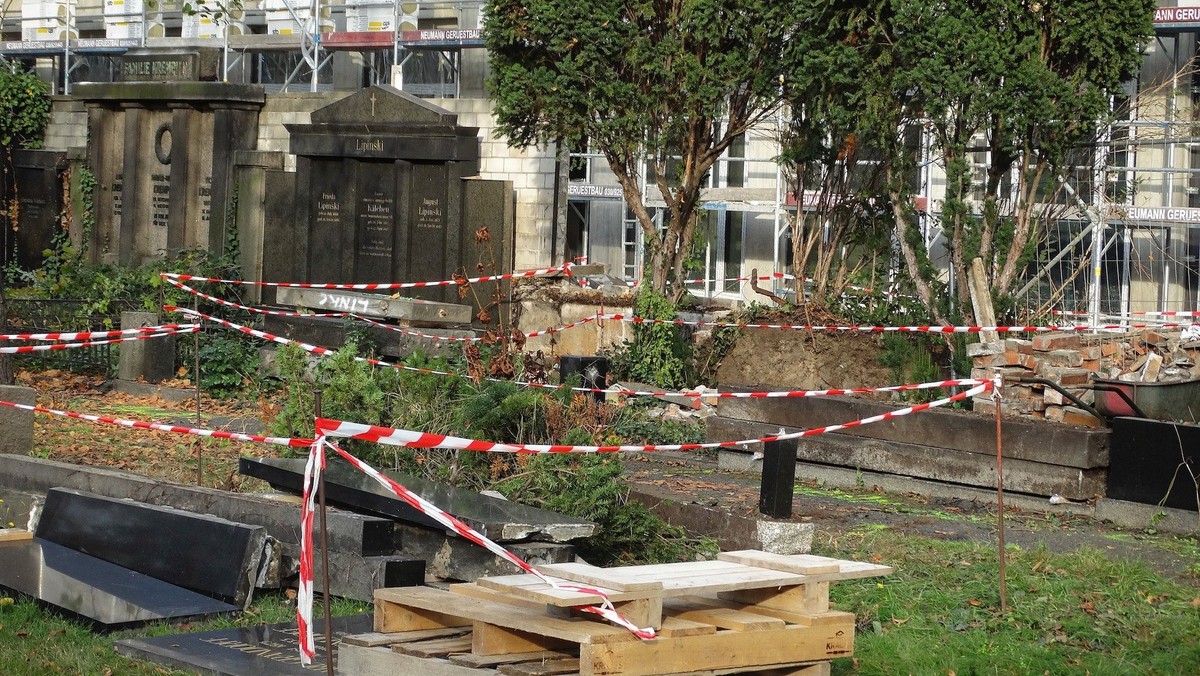 Instandsetzung der Wandgräber auf dem Neuen Zwölf-Apostel-Kirchhof