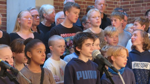 Vi sang med Mø