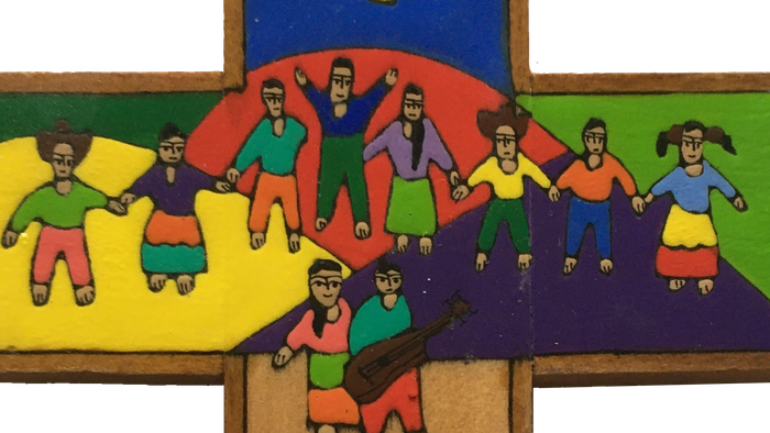 Das Bild zeigt ein buntes Holzkreuz mit Kindern und der Erde