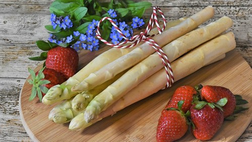 Spargel-Erdbeer-Salat