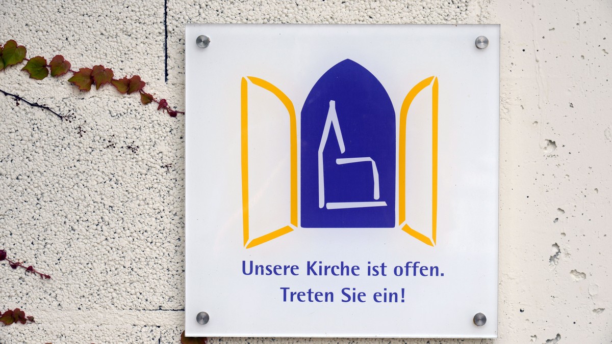 Die Nienstedtener Kirche ist sonn- und feiertags bis 15:00 Uhr geöffnet