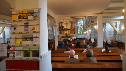 Herzlich willkommen in unserer Kirche. Wir feiern Gottesdienste unter Einhaltung der Hygieneregeln.