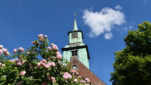 Herzlich willkommen in unserer Kirche. Wir feiern wieder Gottesdienst unter Einhaltung der Hygieneregeln.