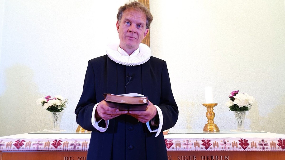 Video-worship: The running Father
