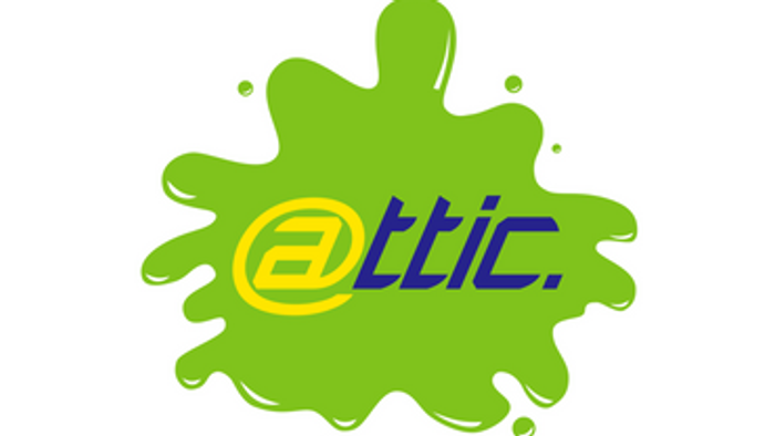 Das Bild zeigt ein grünes, schleimiges Logo mit dem Text "@ttic."