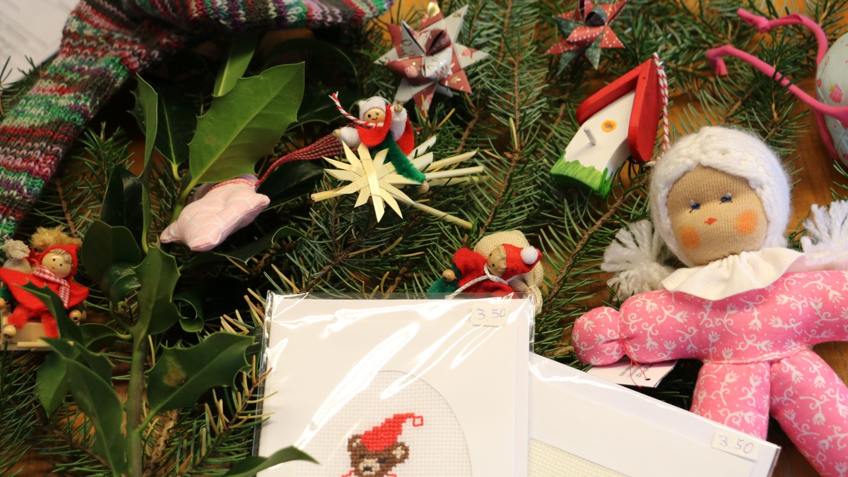 Gebasteltes im Advent an den Adventsonntagen nach dem Gottesdienst unter den Emporen