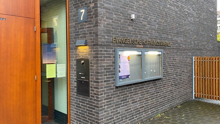 Das Bild zeigt den Eingang zur Evangelischen Stadtmission.