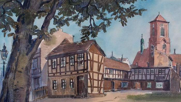 Das Bild zeigt ein malerisches Dorf mit Fachwerkhäusern und einer Kirche.