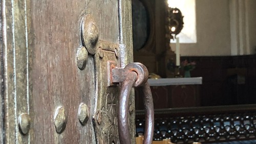 Åben kirke i december