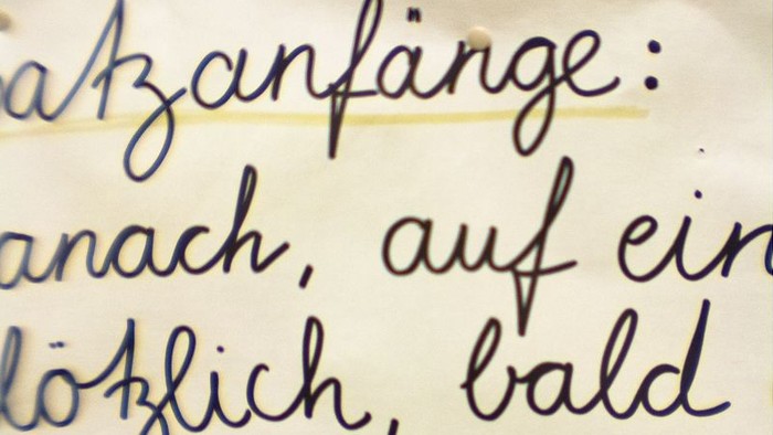 Notizbuch mit mathematischer Aufgabe und handgeschriebener Notiz
