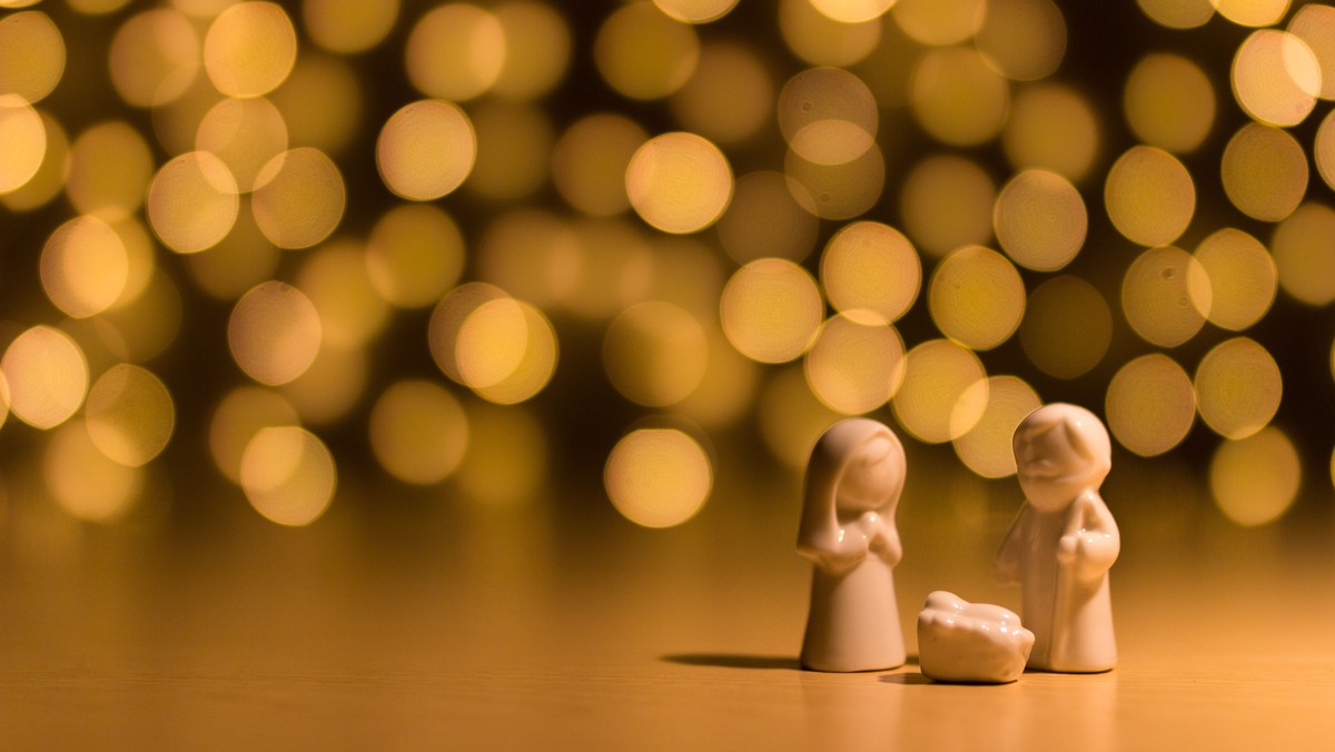 Christmas Eve: 6:30 Caroling & 7pm Service with Live Stream & Parking Lot Option