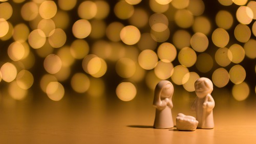 Christmas Eve: 6:30 Caroling & 7pm Service with Live Stream & Parking Lot Option