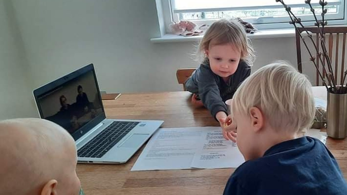 GUDSTJENESTE HJEMMEFRA