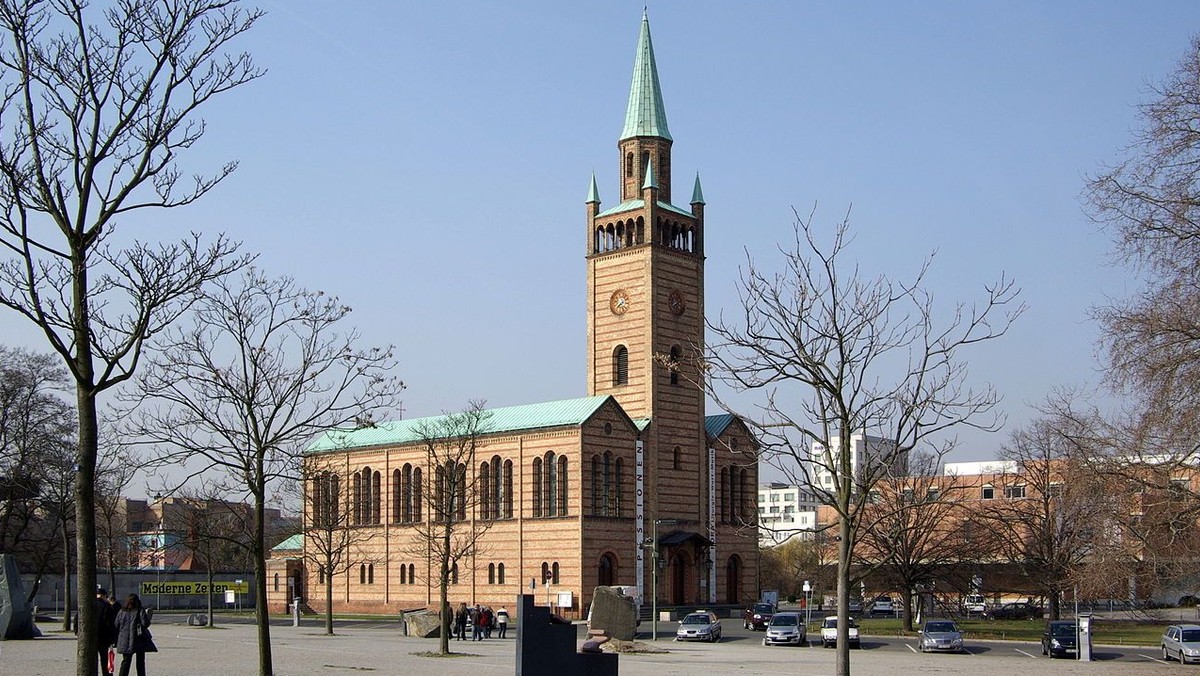 "Auskehrung" - Fotos von Andreas Mühe in der Berliner Kulturkirche St. Matthäus