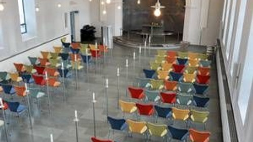 Gudstjenester og kirkelige handlinger efter myndighedernes stramninger.