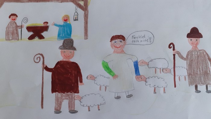 Ein kindliches Zeichnung zeigt eine Gruppe von Menschen mit Schafen, ein Stall mit Tieren und eine Sprechblase mit 