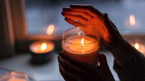 #Lichtfenster - Solidarität mit Corona-Opfern und ihren Angehörigen