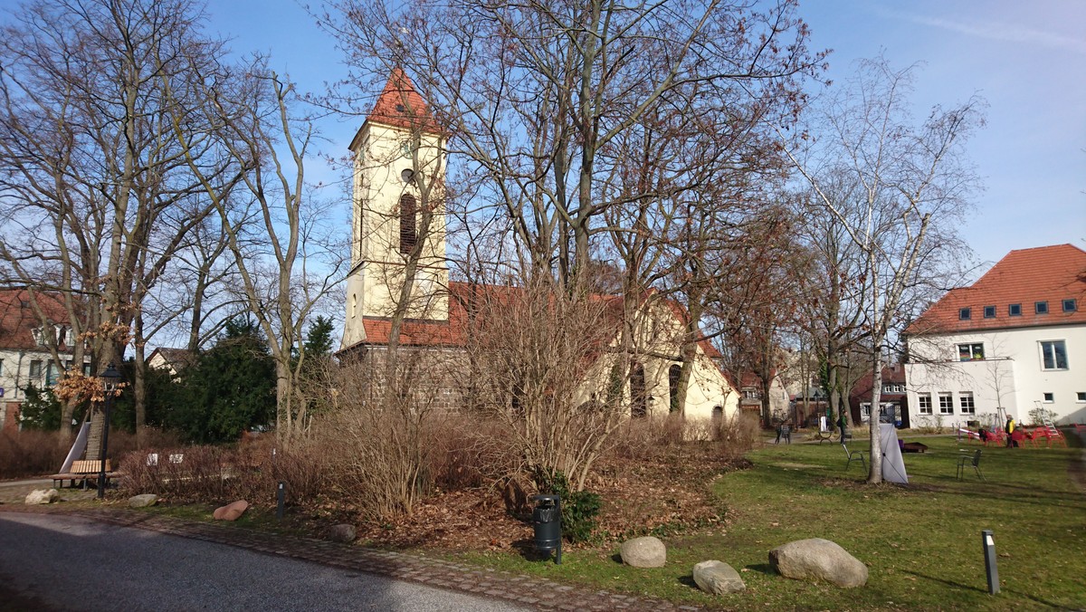 Rudower Kreuzweg - 7 Wochen bis Ostern - einen anderen Kreuzweg gehen im Kirchgarten der Dorfkirche