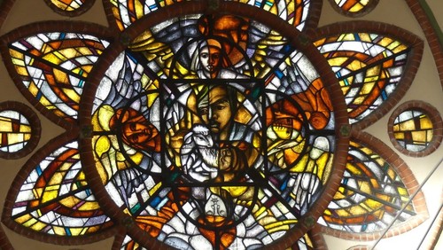 Christliche Gemeinden in Indien, die Altarrosette unserer Kirche und eine gemeinsame Hoffnung