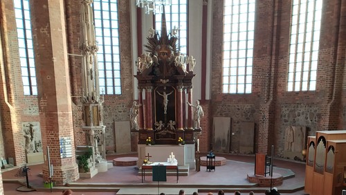 Da haben sich 12 Apostel aus Sieversdorf im Dom versteckt