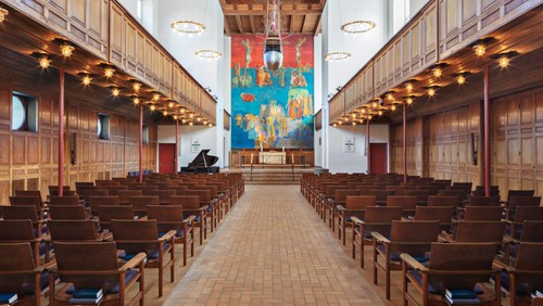 Hvilken stol skal jeg sætte mig på? - Din guide til placering i kirkerummet