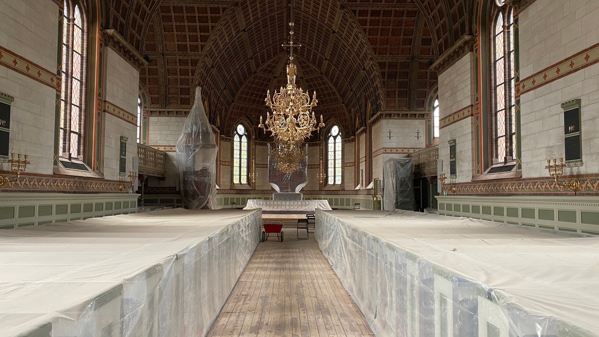 Gulvrenovering i Hellig Kors Kirke - forventeligt til ultimo juli