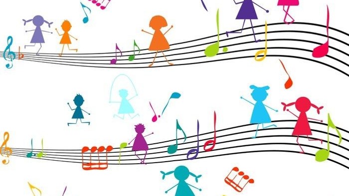 Børn danser og spiller på musiknoter