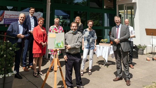 1.000 m² selbstbestimmtes Leben - Ev. Kirchengemeinde Dreieinigkeit und Diakoniewerk Simeon legen Grundstein für barrierefreies Wohnen