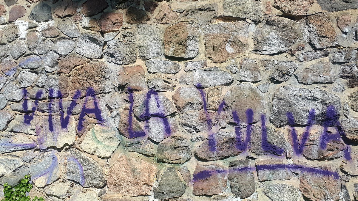Viva la Vulva und Body Positivity an der Dorfkirche Tempelhof